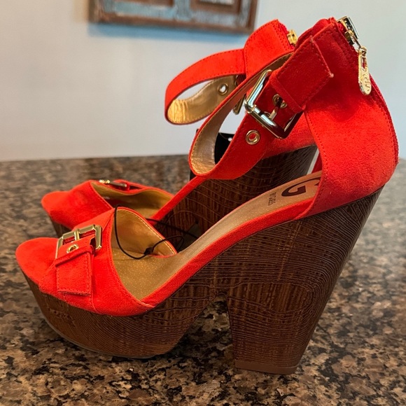 G by Guess Red Platform Heels NWT 10 - Picture 6 of 11
